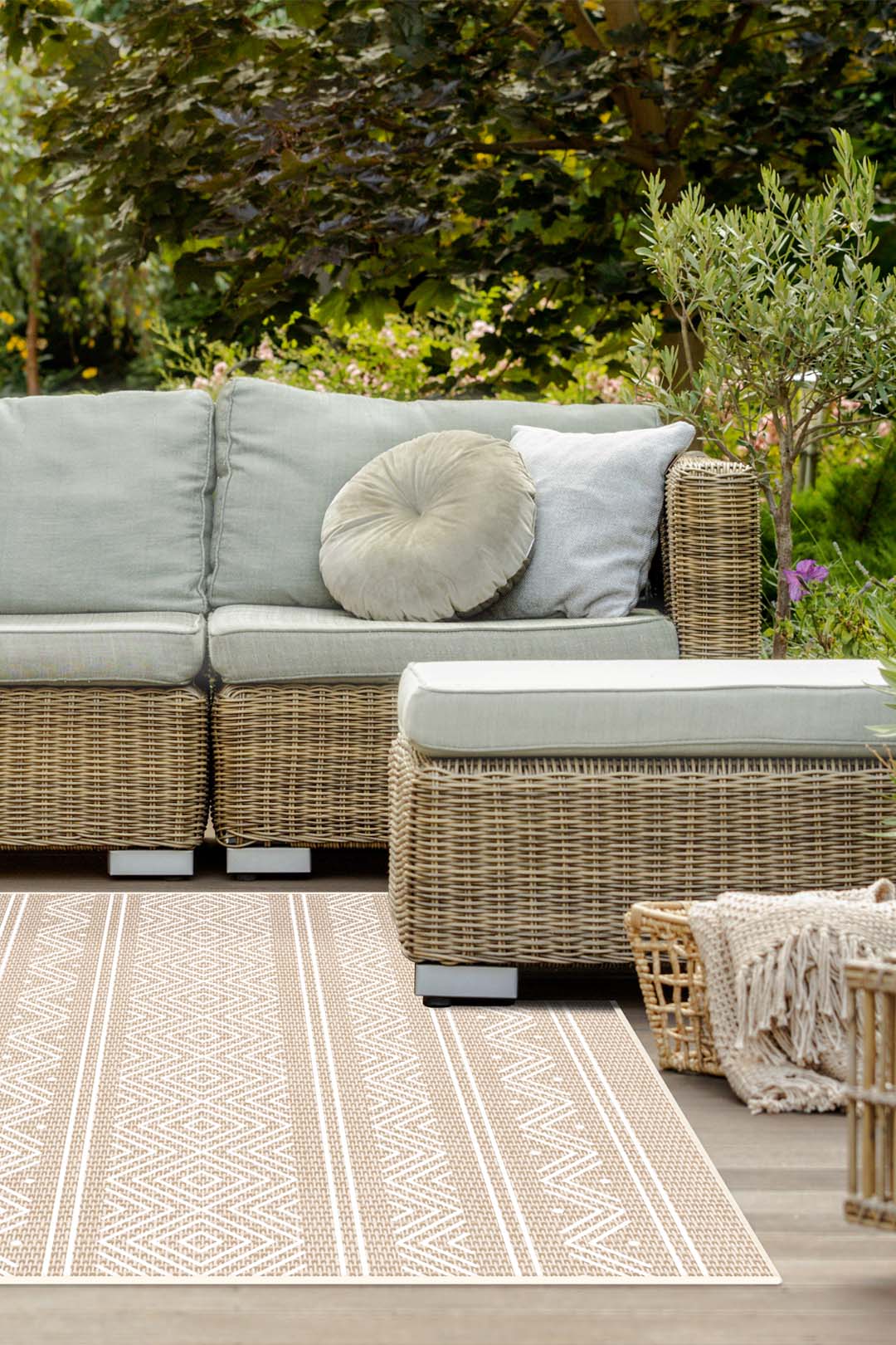 Outdoor Aztec Cream Rug - Image 4